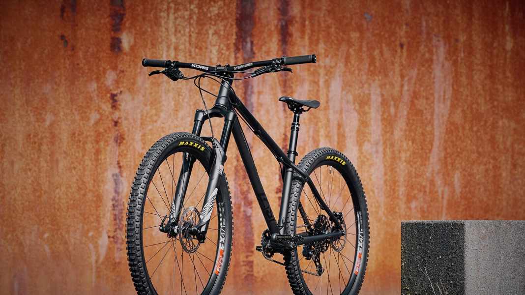 Fastforward: steel enduro hardtail from Last