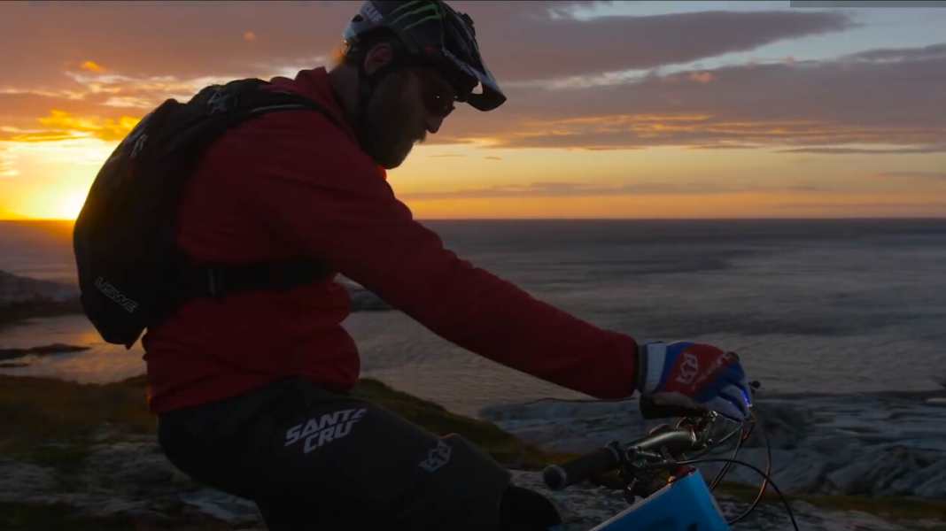 Steve Peat announces retirement with "Cheers" video