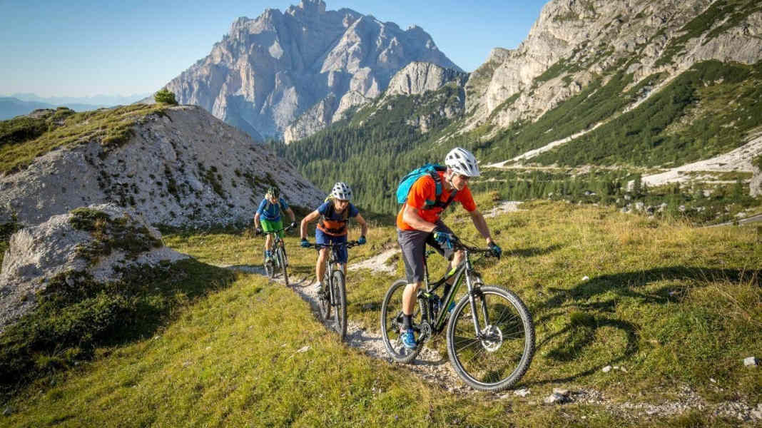5 Touren-Fullys unter 2000 Euro im Test