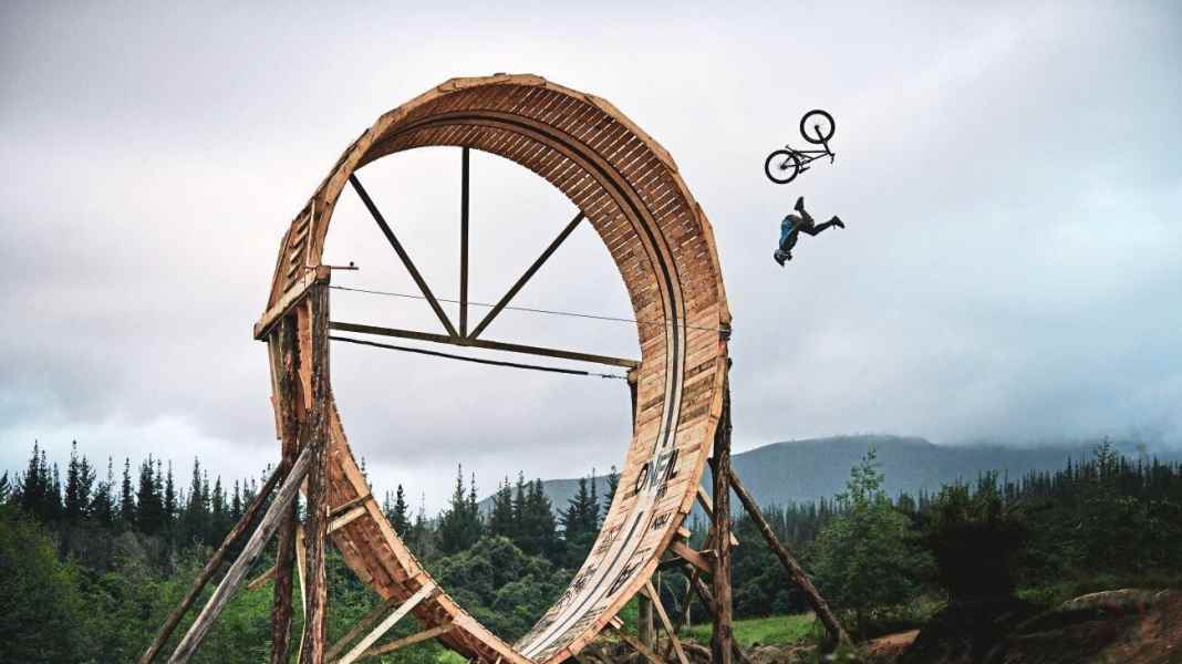 Looping-Weltrekord: MacDuff stürzt [Video]