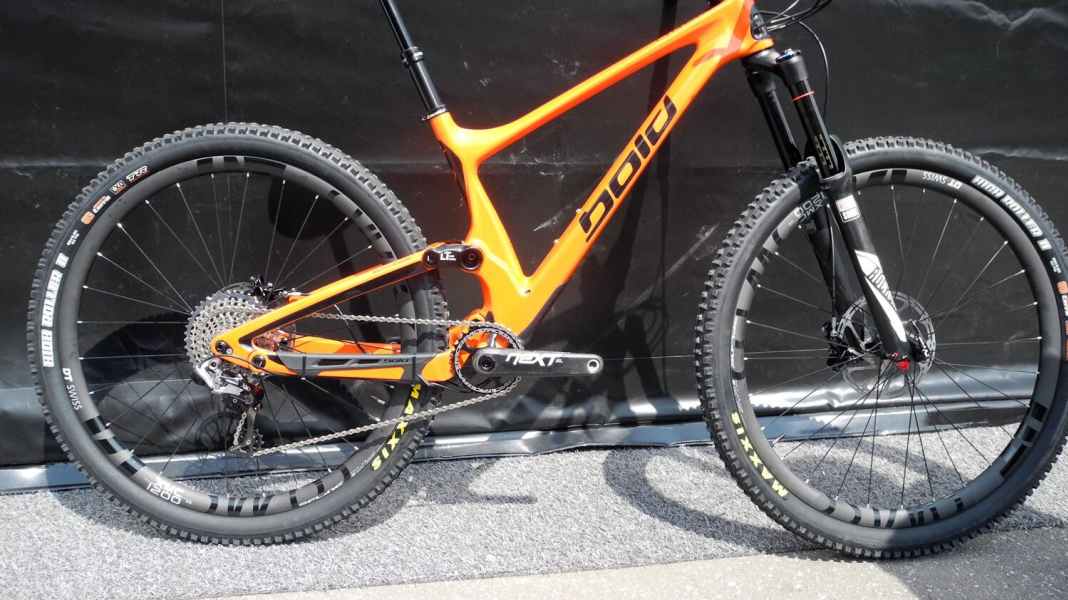 Long-travel version of the bike with invisible shock absorber