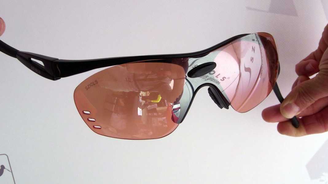 Bike athletes get self-tinting lenses from Sziols