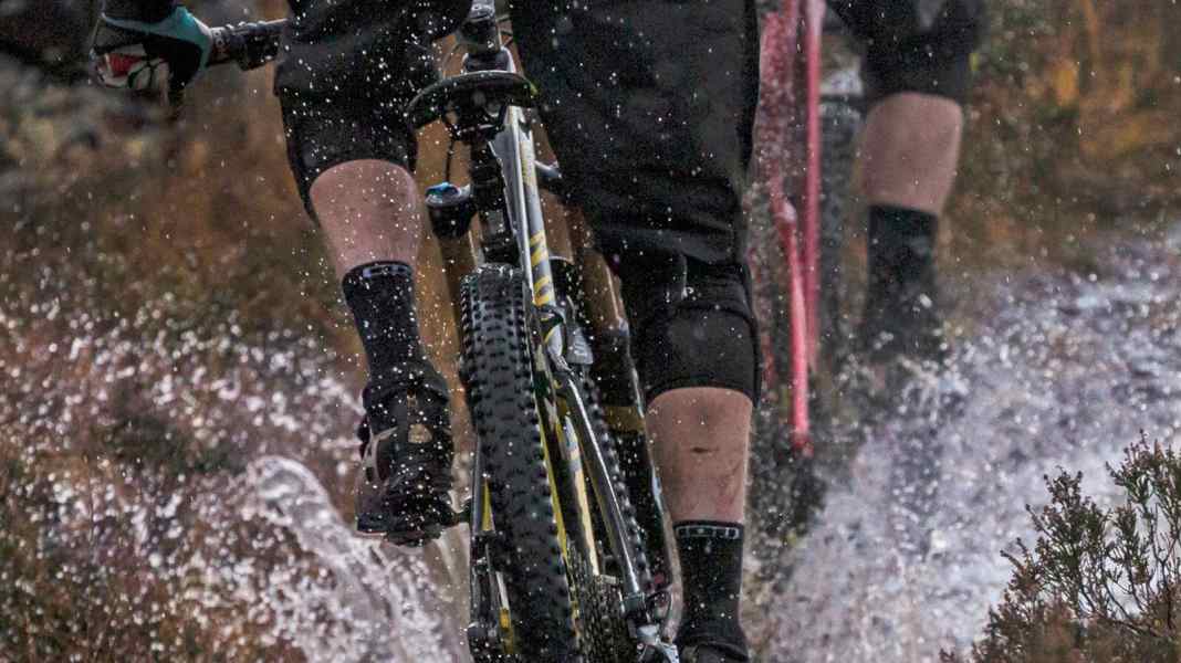 MTB gloves, caps and overshoes put to the test
