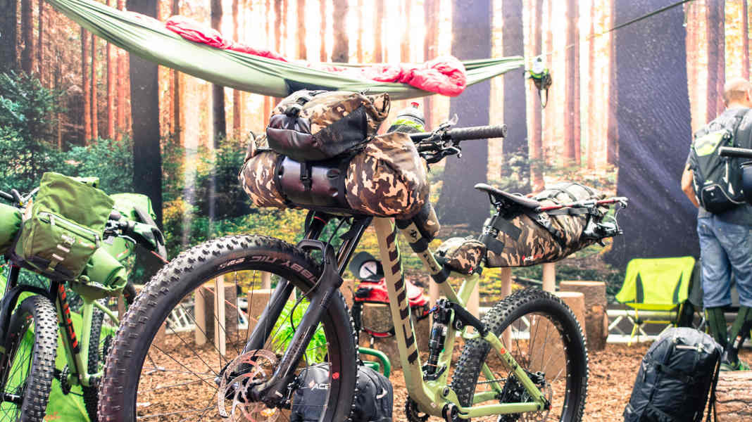 Acepac zeigt Taschensystem für Bike-Packer