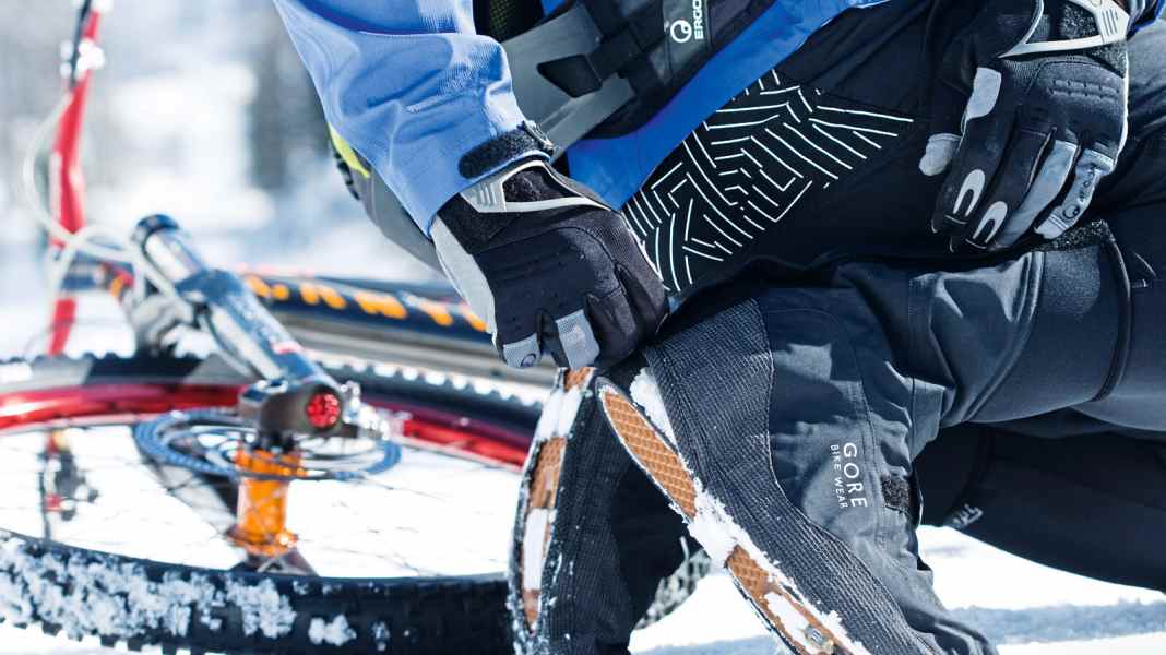 Overshoes for mountain bikers put to the test
