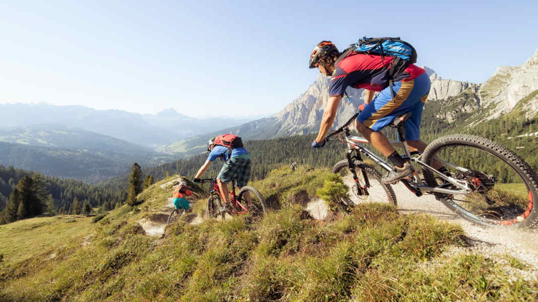11 all-mountain fullys around 3000 euros in a comparison test