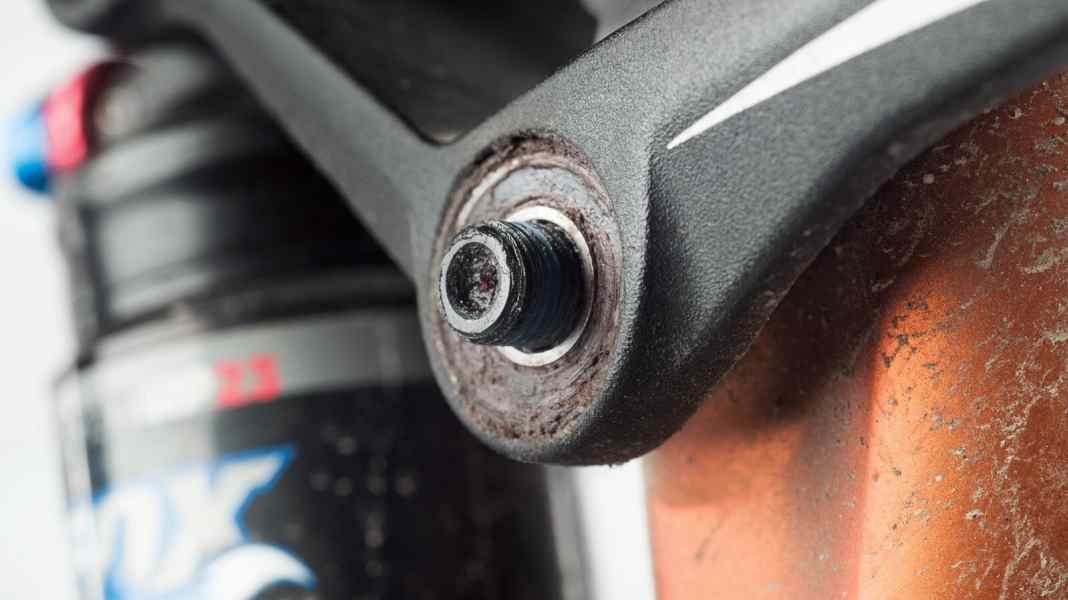 So bauen sie ein MTB-Hinterbaulager neu ein