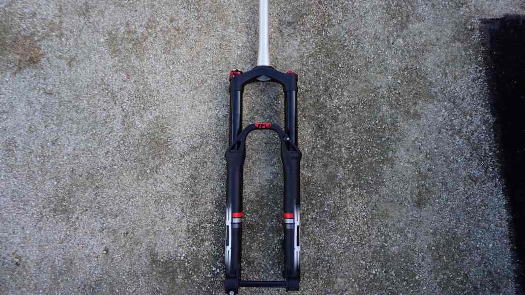 BOS bringt Enduro-Gabel mit neuer Technologie