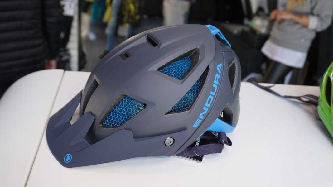 New helmet with Koroyd straw technology
