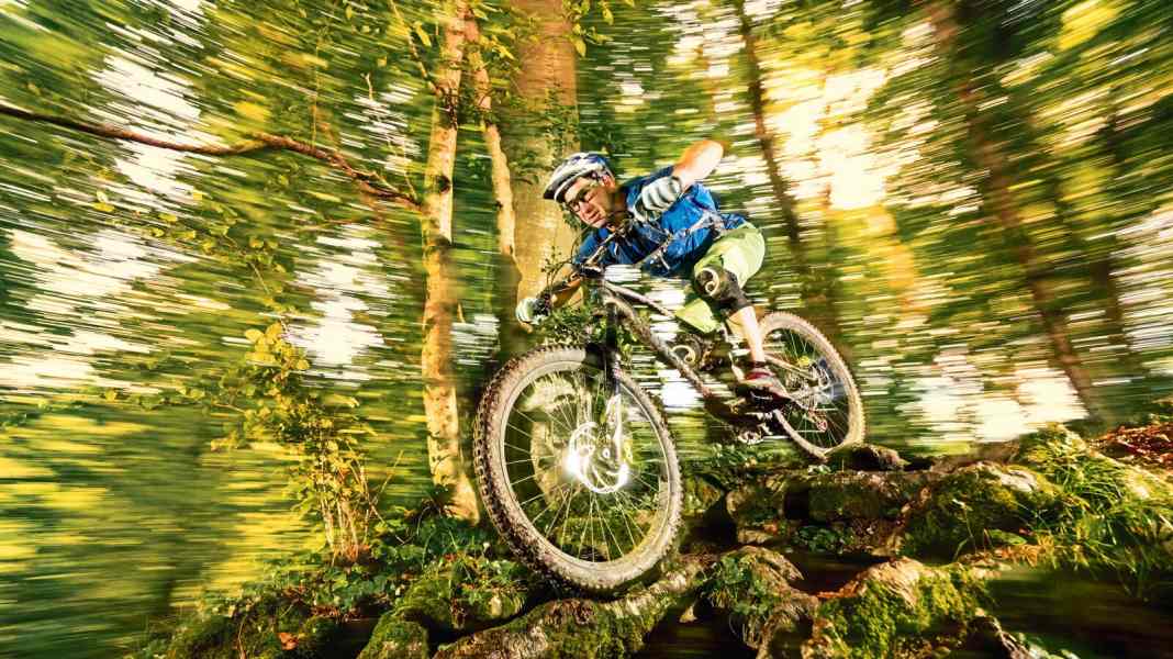 Mit dem Bike sicher über nasse Wege und feuchte Wurzeln