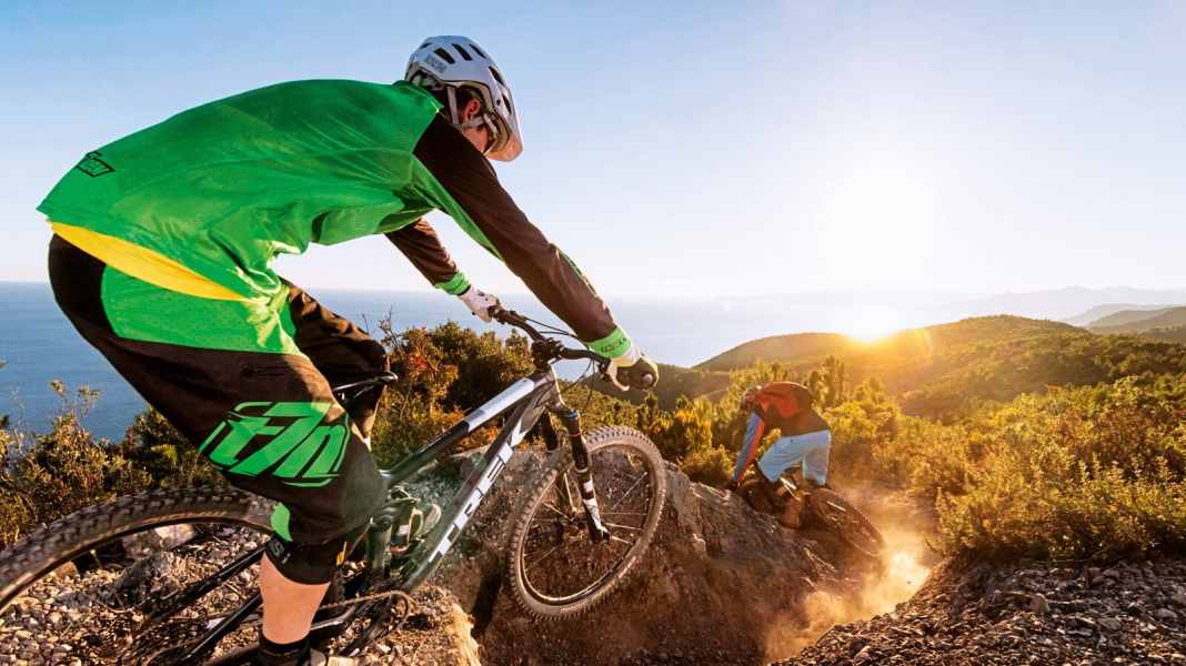 7 forks for touring bikers and racers in the test