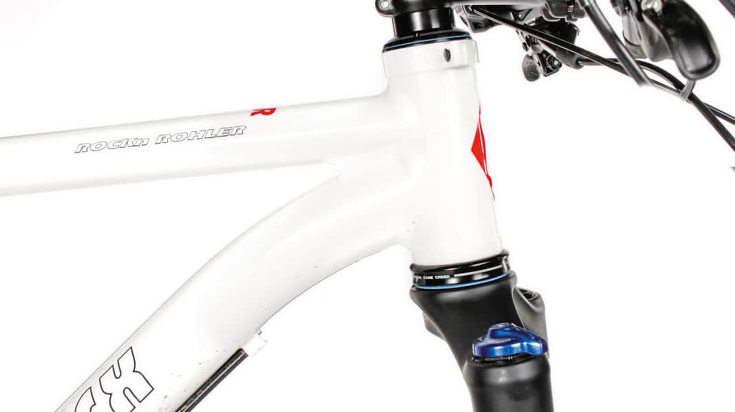 How to eliminate bearing play in the MTB steering system