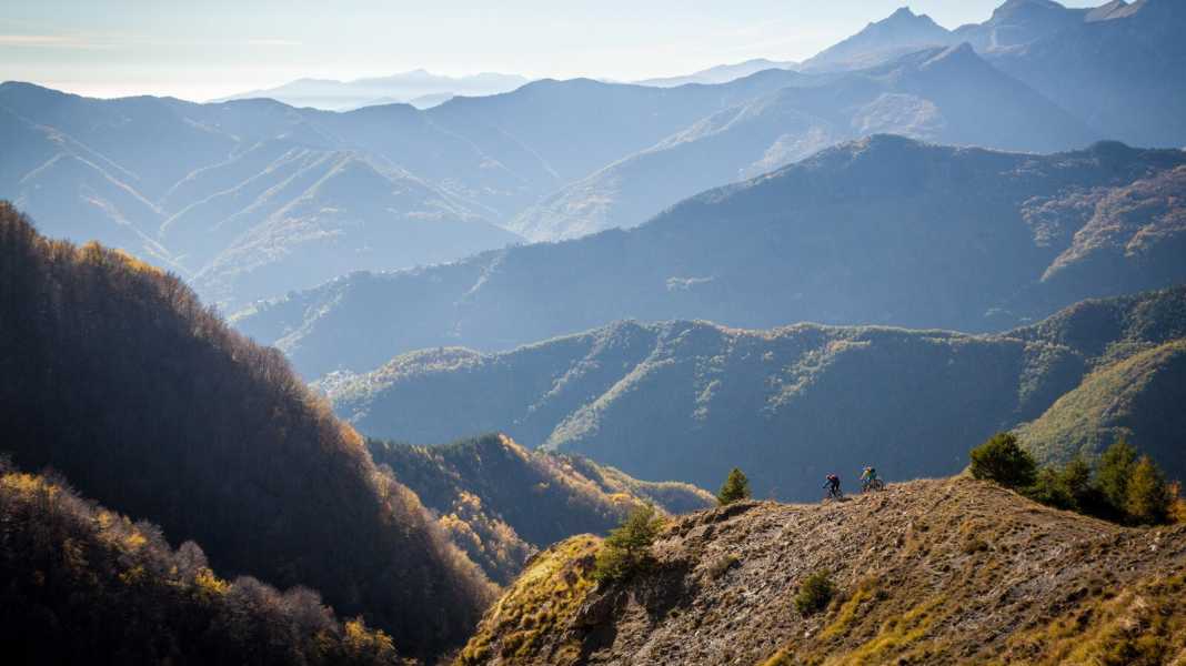 8 favourite trails of the Transalp bike guides