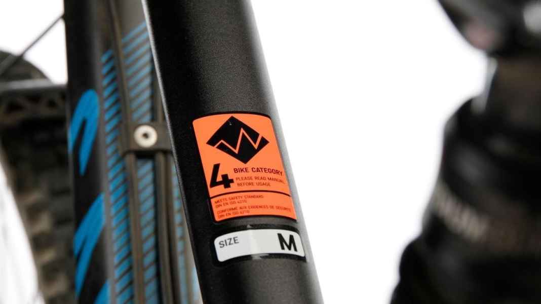 WISSEN: Was bedeuten die Kategorie-Aufkleber am Mountainbike?