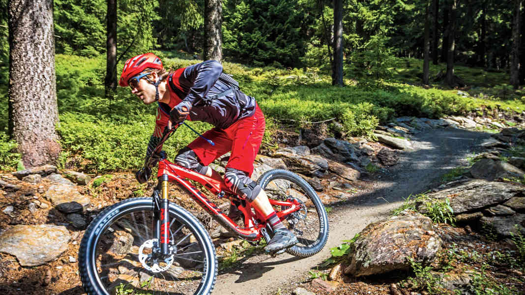 Enduro MTB Pivot Mach 5.5 Pro on test