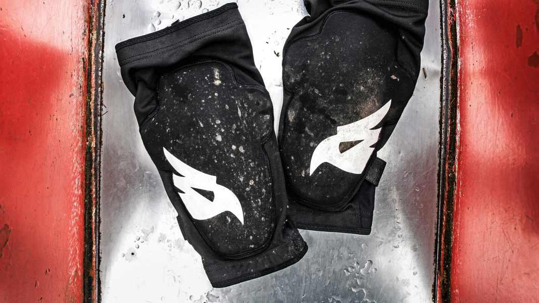 MTB knee pads Skinny from Bluegrass put to the test