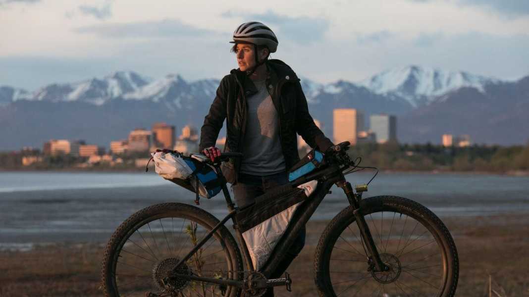 Video: Lael Wilcox beim Nonstop-Rennen Navad 1000