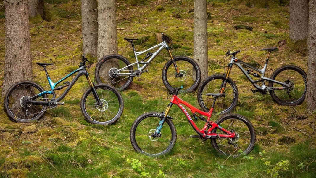 Four longtravel enduro bikes in a comparison test