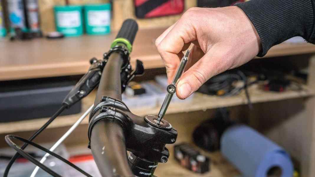 Adjusting the Ahead headset on the MTB - how it works!