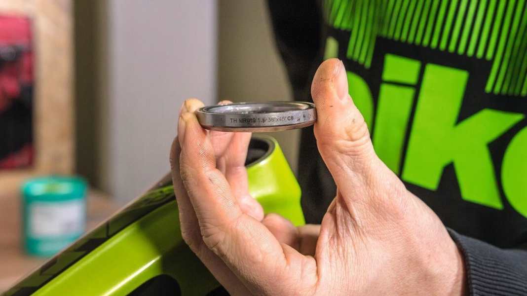 ADVICE: Changing and greasing the headset