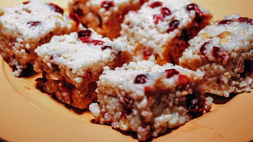 Rice cake with cranberries & cashew