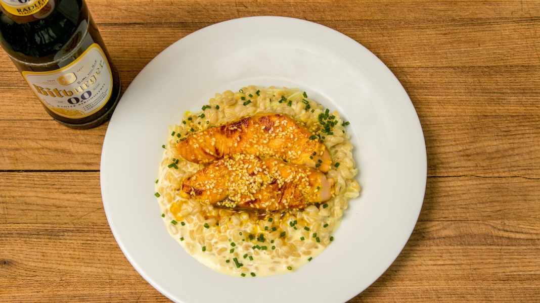 Weizen-Risotto mit Frischkäse und Lachs