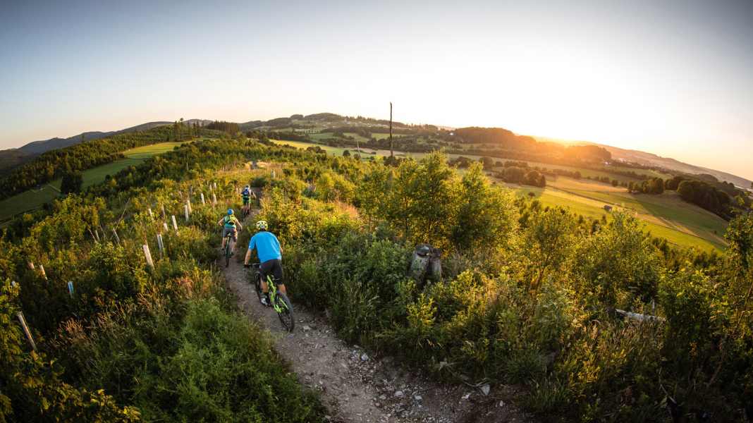 Corona-Ansteckung: Wie viel Abstand beim Biken nötig?