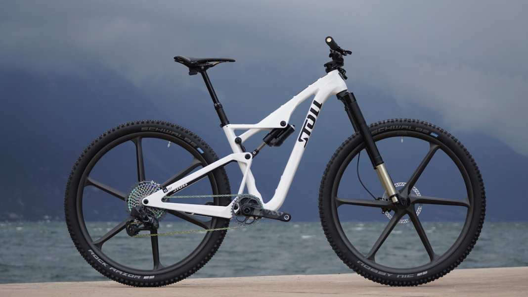 Stoll study with invisible brake lines