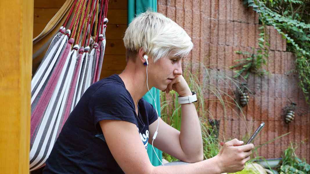Downhill biker Nina Hoffmann recovers with these songs