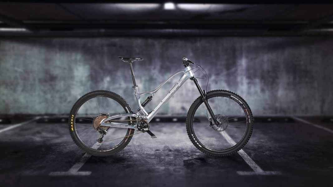 Pole Machine - The super bike on test