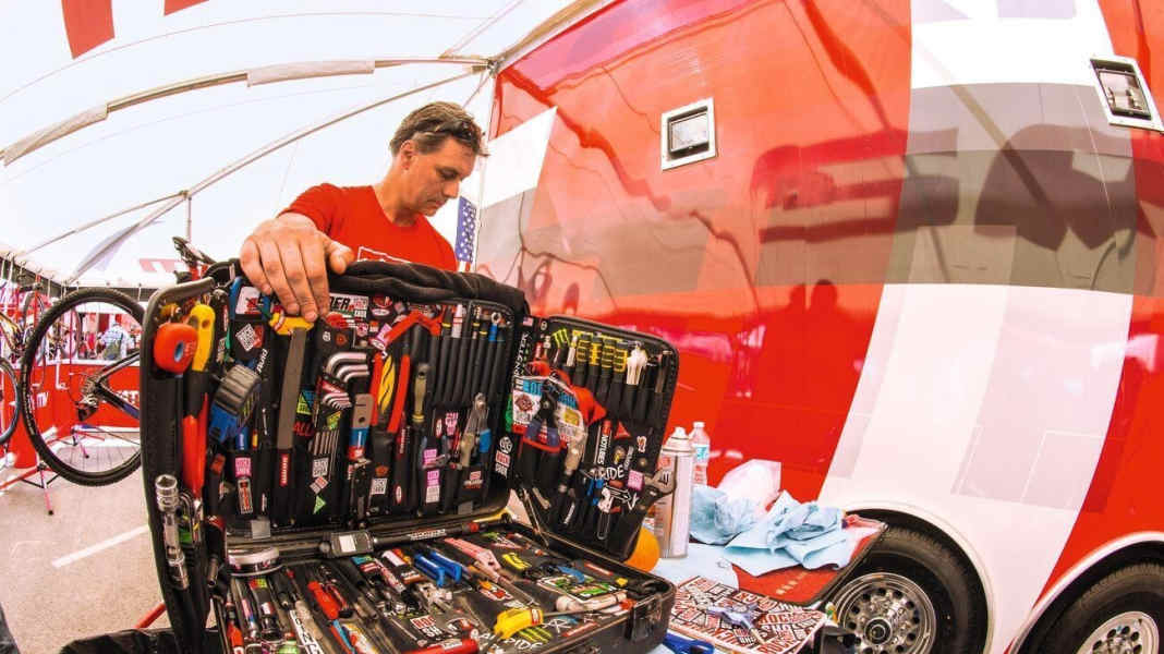 Screwdriver happiness: 8 tool cases at a glance