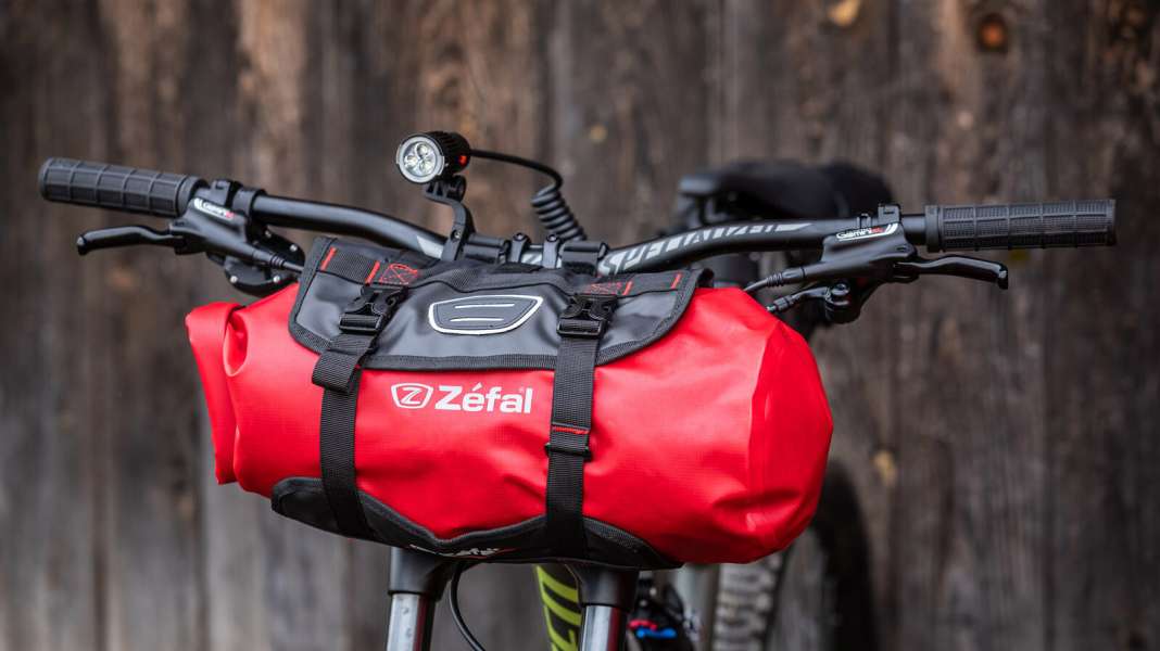 Zéfal handlebar bag with waterproof pannier