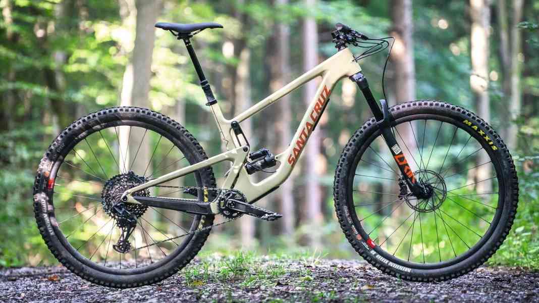 Santa Cruz Hightower S Carbon in the BIKE test