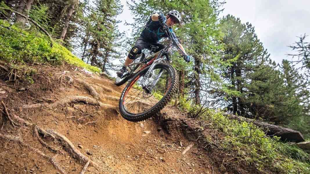 MTB suspension forks: 9 all-mountain forks in the test