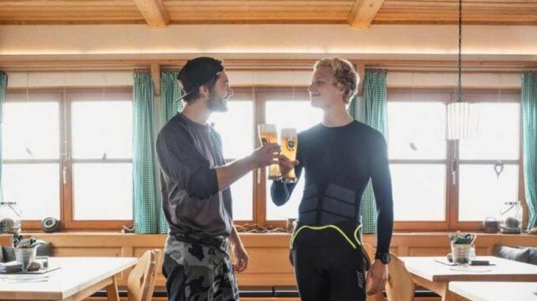 12 tight and wide MTB winter trousers in comparison