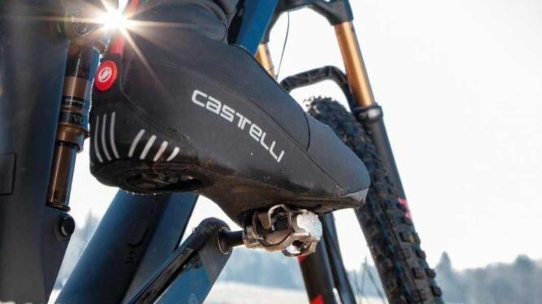 10 pairs of MTB overshoes for winter days tested