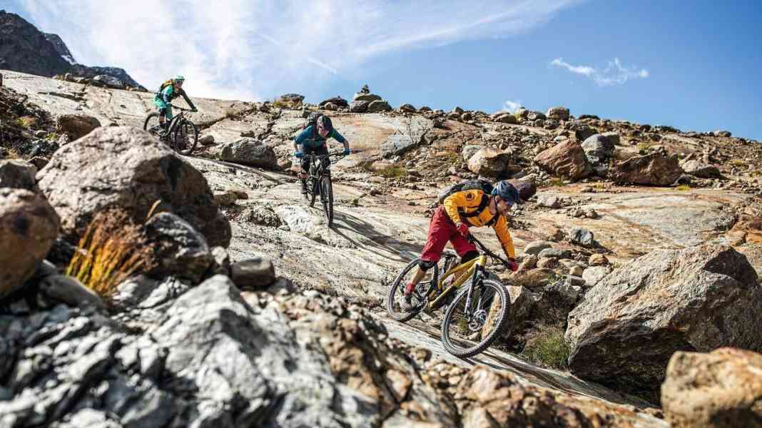 10 all-mountain bikes with 140 to 160 mm travel in the test