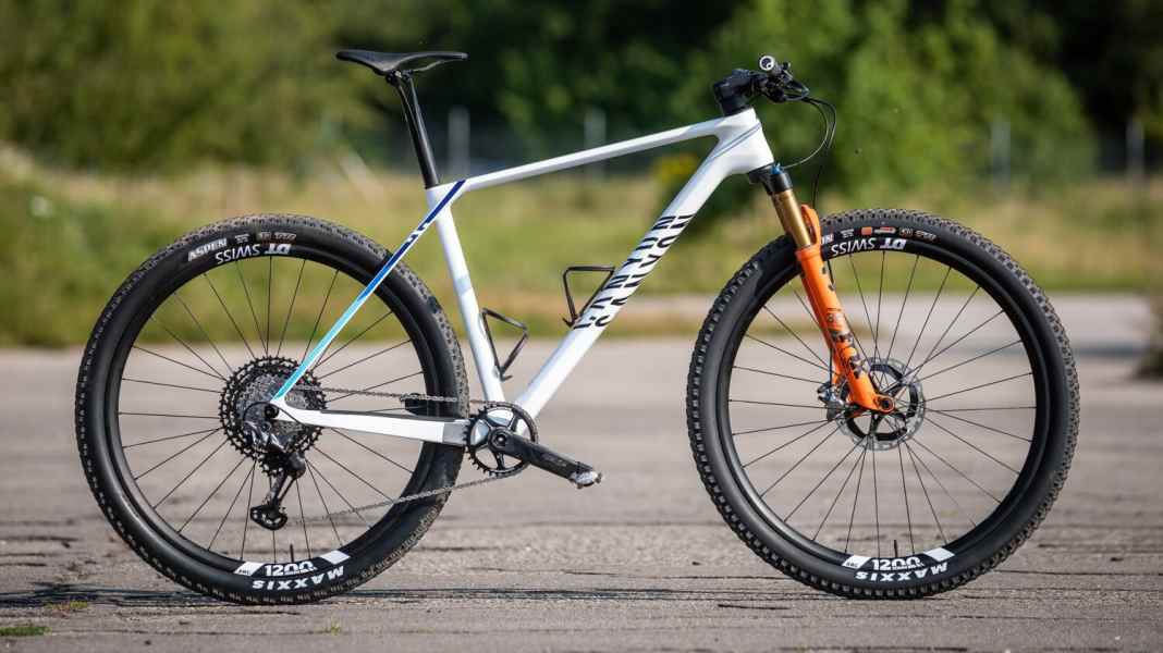 Canyon Exceed 2021: CFR frame with 835 grams