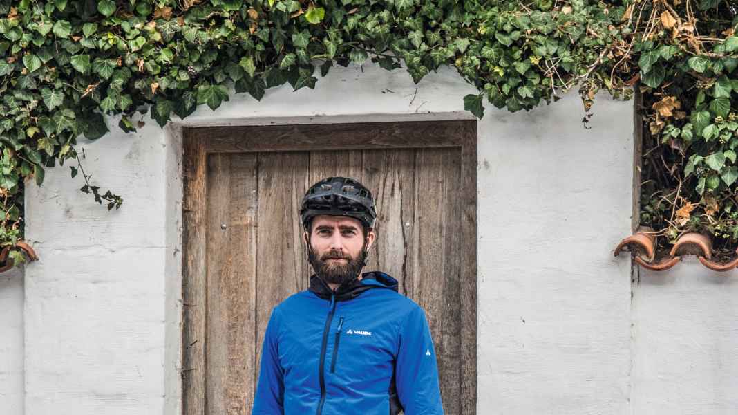 Bike clothing: Moab jacket and trousers in practice check
