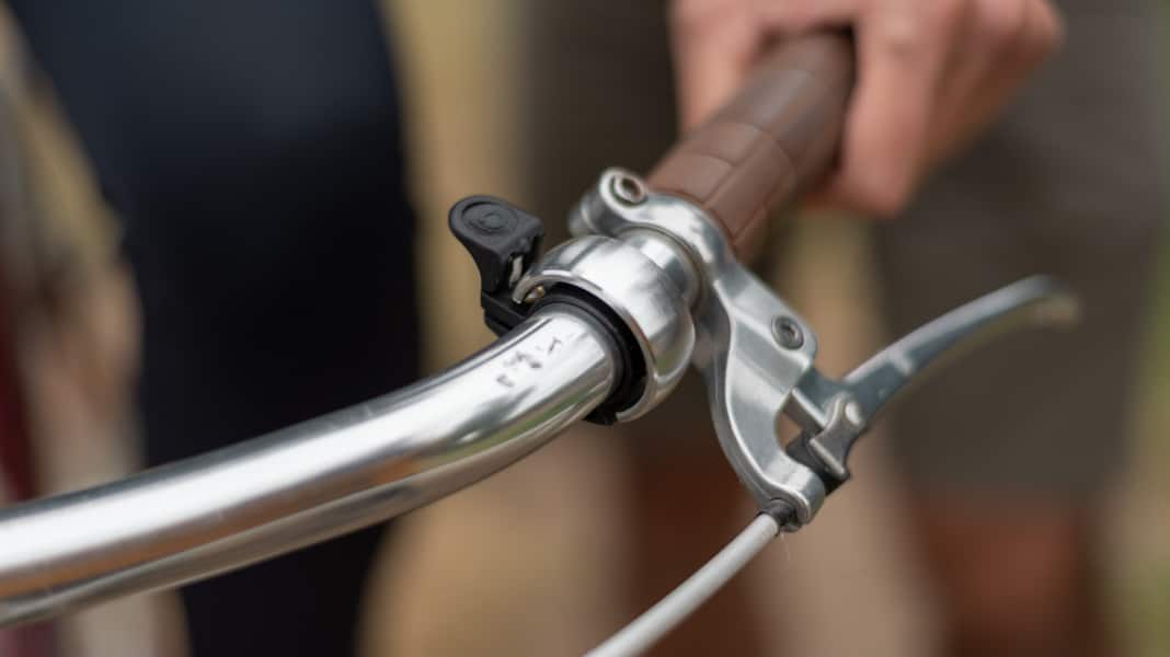 Knog Oi Classic: Lautstarke Bike-Klingel in schlankem Design