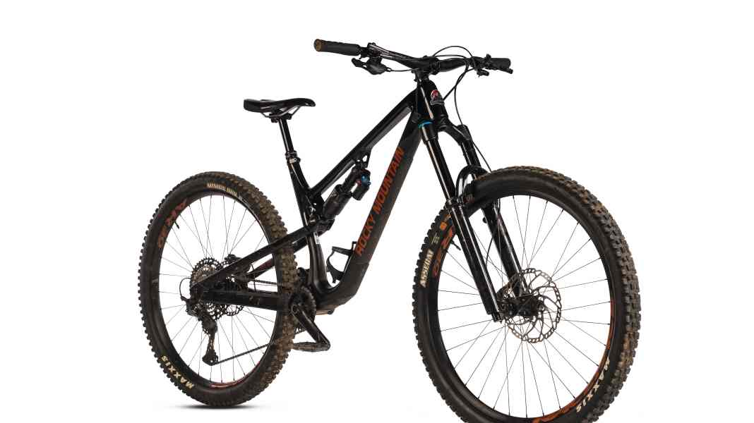 Testsieger Highend-Enduros: Wunderwaffe Rocky Mountain Altitude CF 70