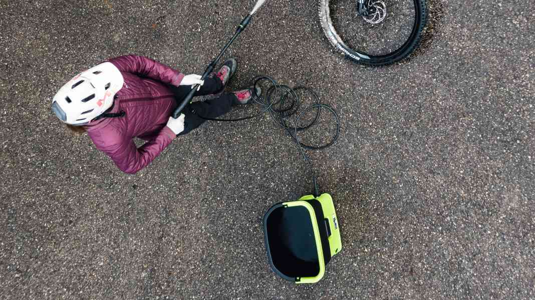 Stubenrein: Akku-Reiniger fürs Fahrrad