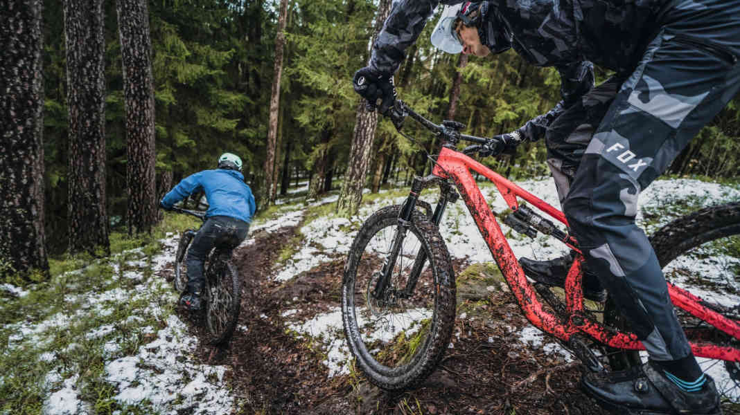 Fox Live Valve vs Rockshox Flight Attendant: E-suspensions in comparison