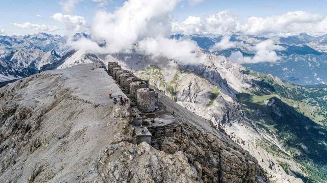 Climbing drugs for E-MTBs: 3 uphills in the Alps