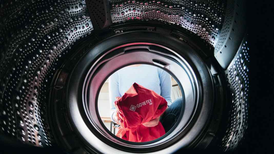 Still completely waterproof? How to wash your bike clothes properly