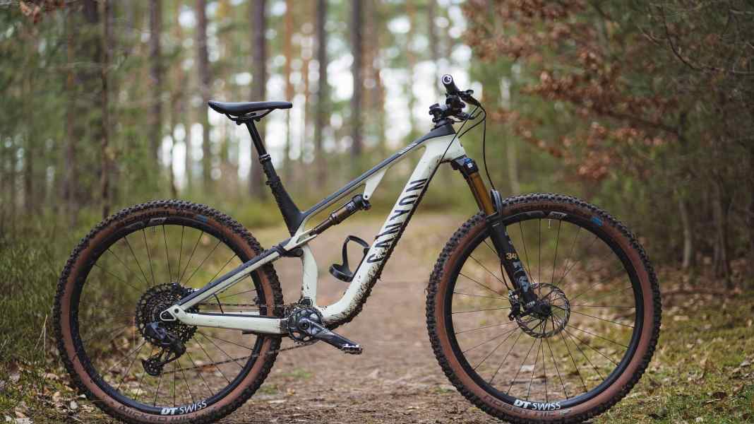 Trail bike Canyon Neuron CF9 SL on test