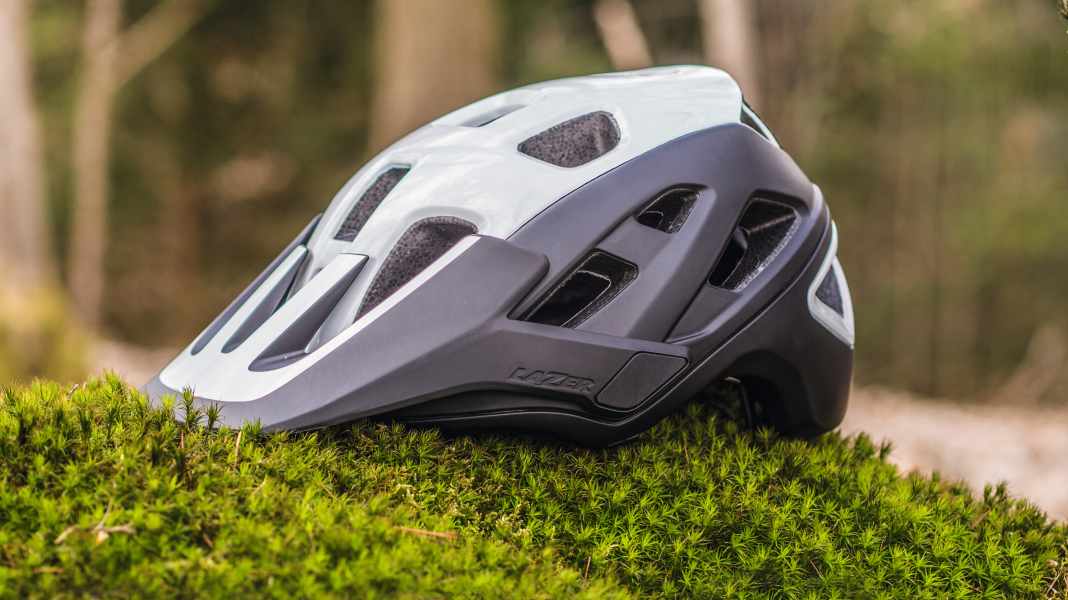 Impact protection: Lazer Jackal Kineticore helmet in test