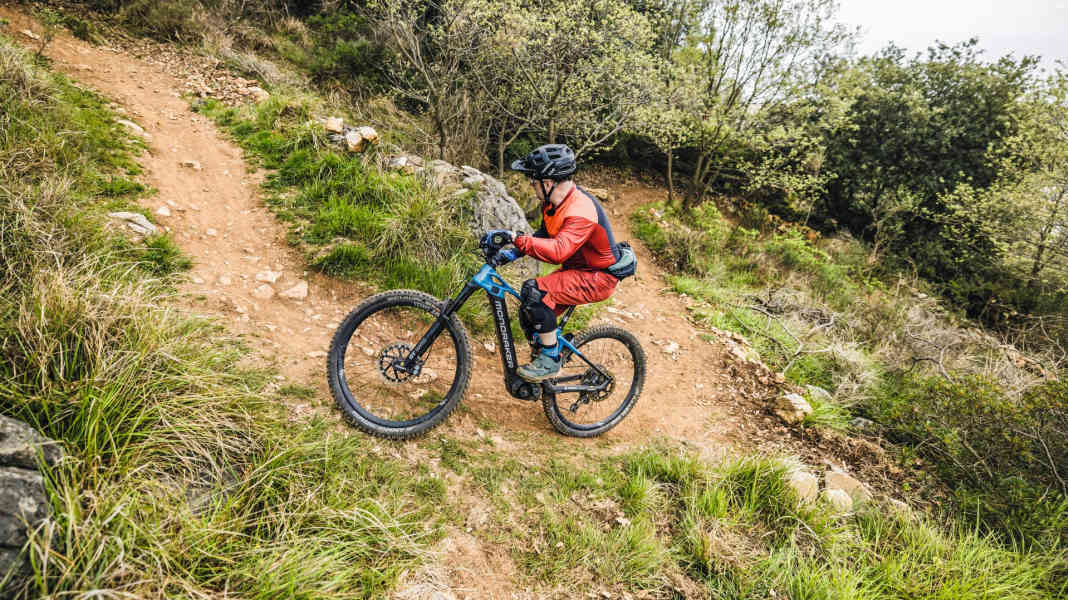 How to: EMTB-Uphill-Fahrtechnik #4 – Kurventechnik “Zufall”