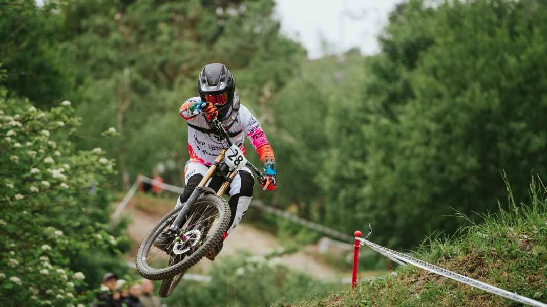 Downhill: Two young Frenchmen in front in Willingen