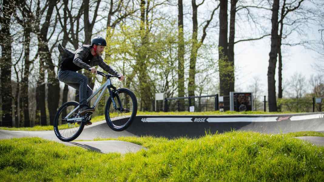3000 euros each for 10 bike park projects